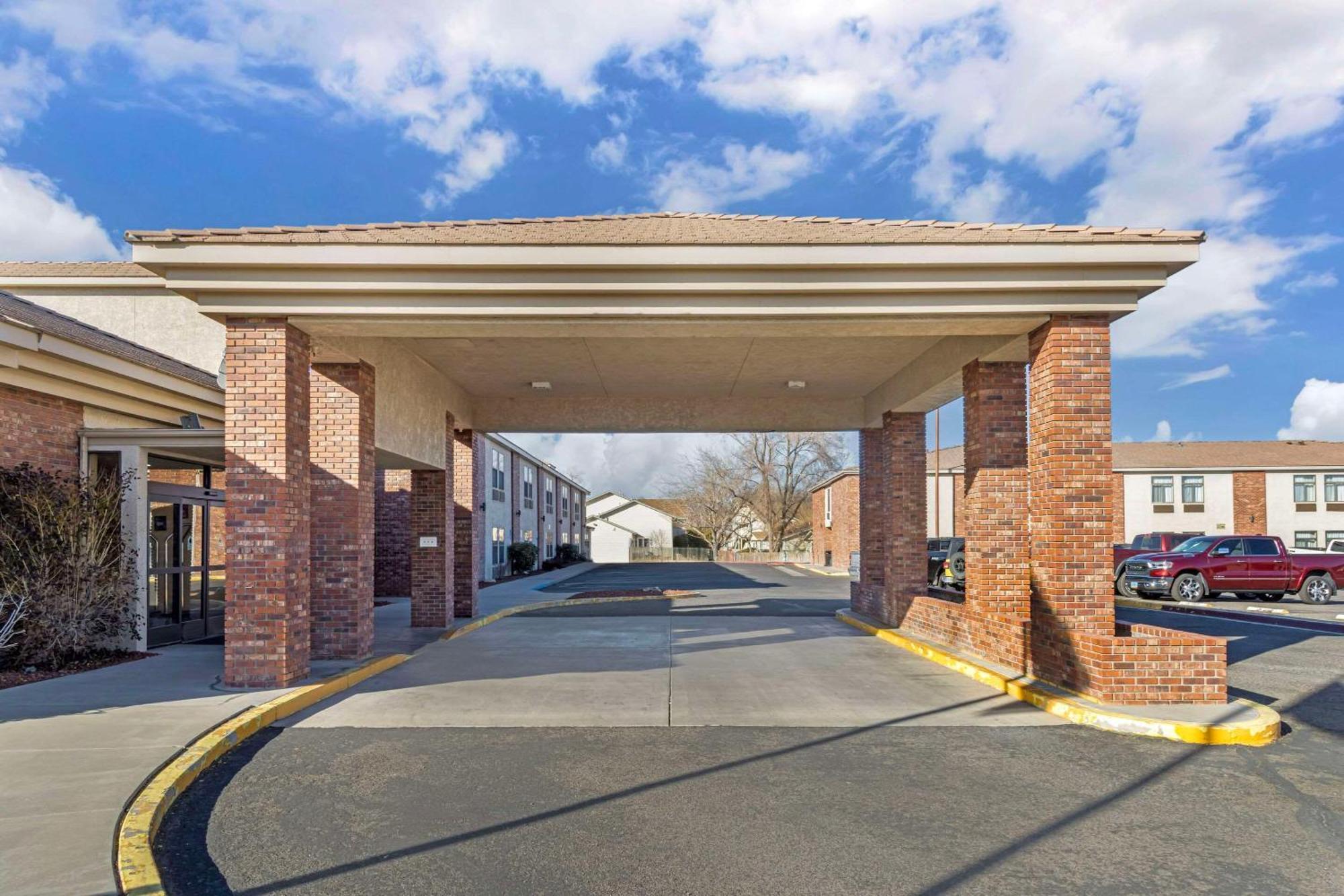 Comfort Inn & Suites Near Fallon Naval Air Station Exterior foto